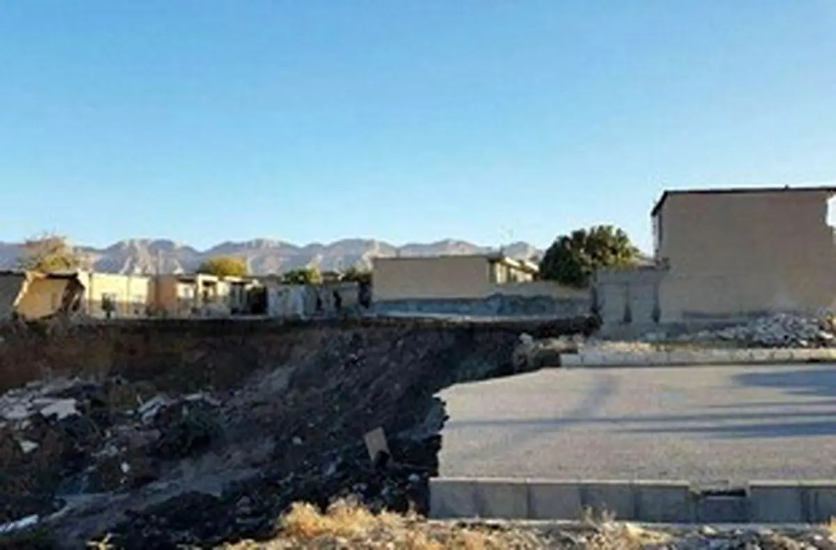 خسارت دیدگان رانش زمین منتظر تسهیل در روند ساخت و ساز باشند