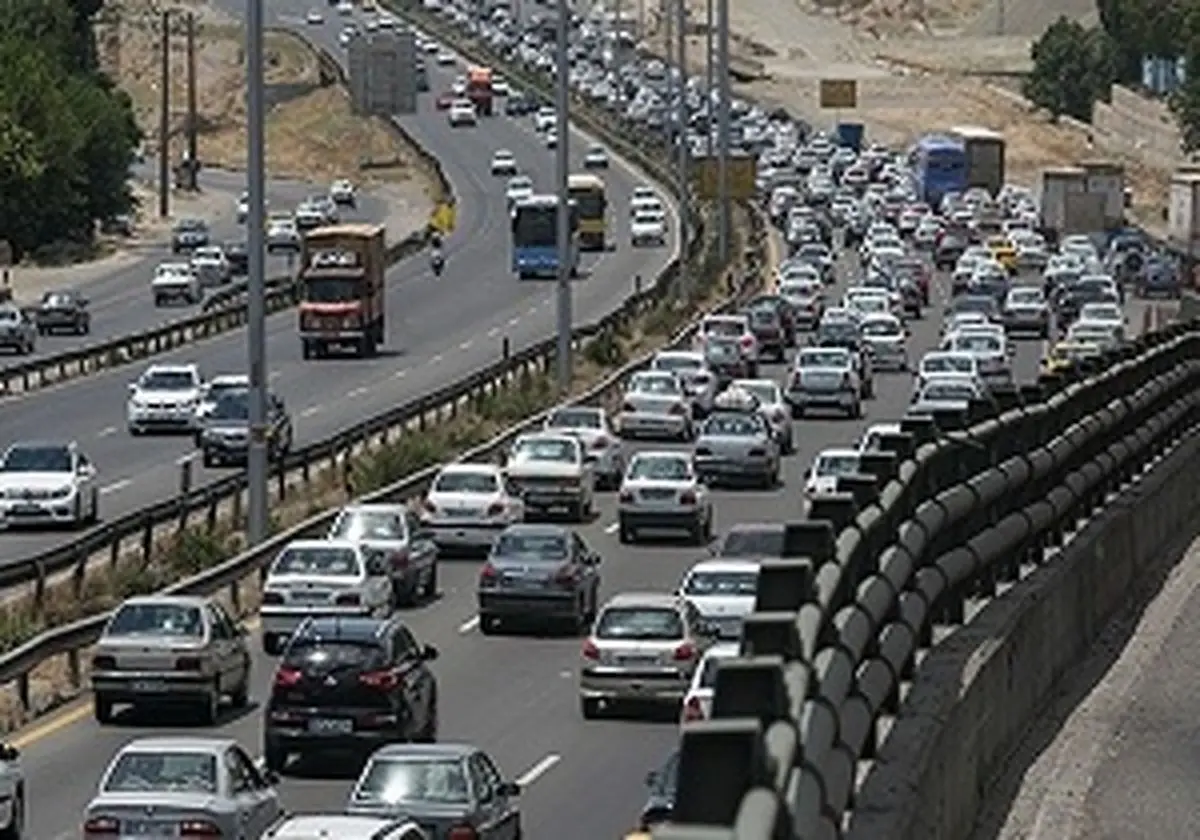 ترافیک در محورهای قم نیمه سنگین می شود