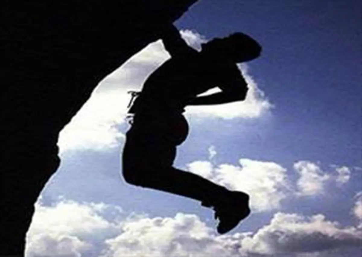 سقوط از ارتفاع جان مرد ۴۴ ساله را گرفت