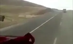 رانندگی وحشتناک دختر بچه ایرانی با تریلی 18 چرخ در جاده + فیلم