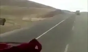 رانندگی وحشتناک دختر بچه ایرانی با تریلی 18 چرخ در جاده + فیلم