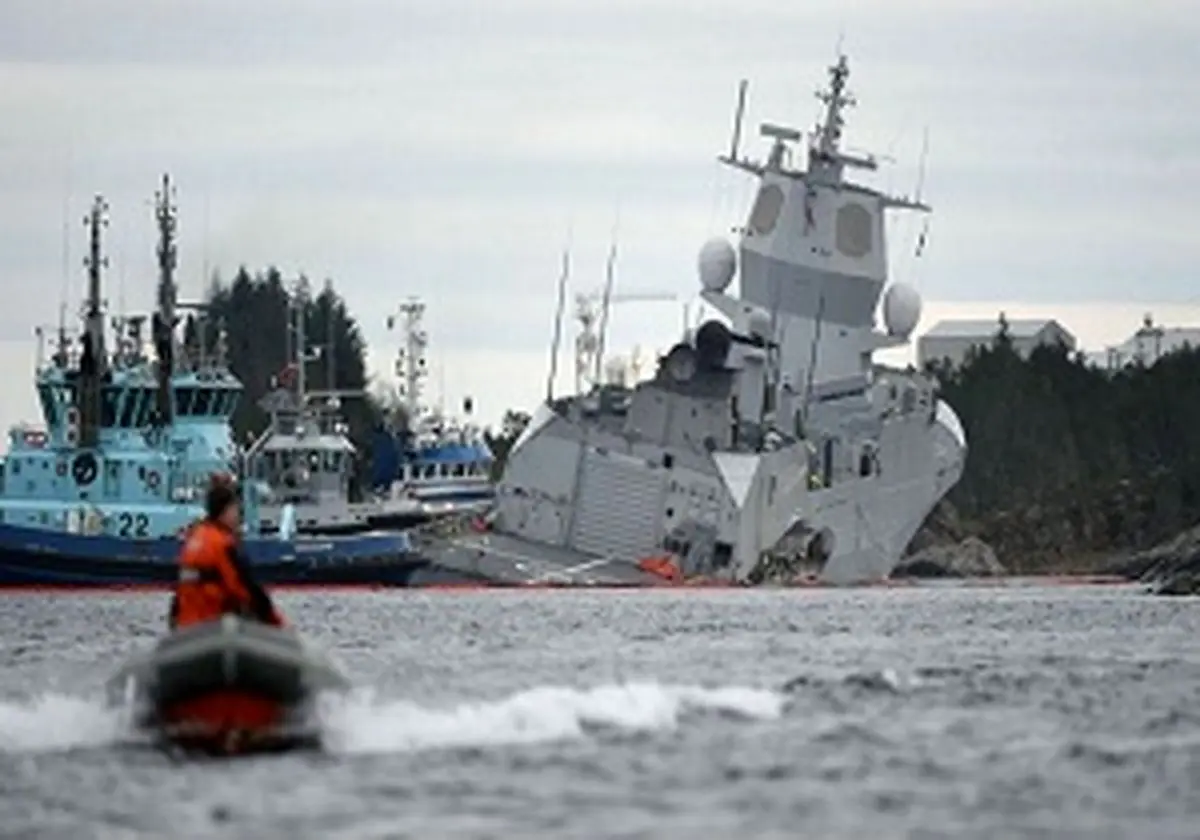 برخورد نفتکش با ناو جنگی در نروژ + فیلم