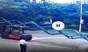 سقوط خونین بالابر وسط خیابان + فیلم