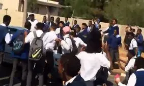 اقدام جنون آمیز راننده در مقابل مدرسه!