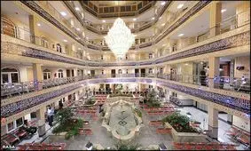 انتقاد یک طلبه اینستاگرامی از ساختمان‎های مجلل حوزه علمیه/آقایان چطور یقین پیدا می‏‎کنند امام زمان راضی باشد