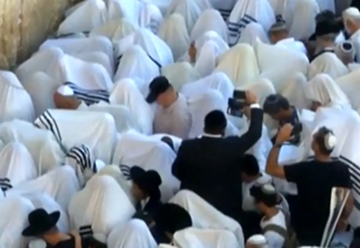 میهمان ناخوانده‌ای که موجب وحشت صهیونیست‌ها پای دیوار ندبه شد! +فیلم