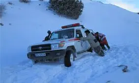 امدادرسانی هلال احمر به ۱۵ خانوار عشایر گرفتار در برف