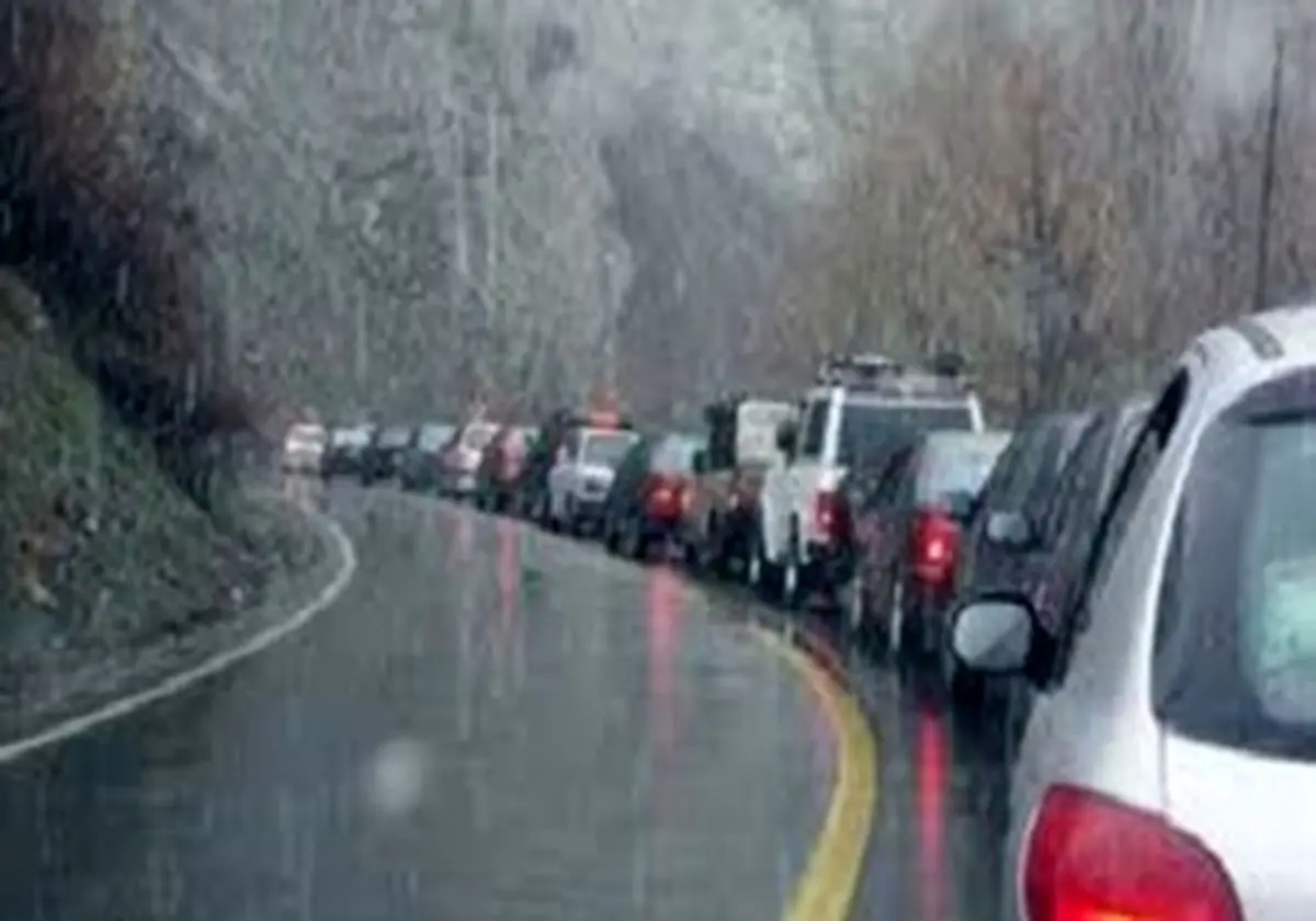 نجات مسافران گرفتار در کولاک محور تکاب - دندی با تلاش راهداران