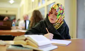 حمله وحشیانه به دختر محجبه در انگلیس! + فیلم