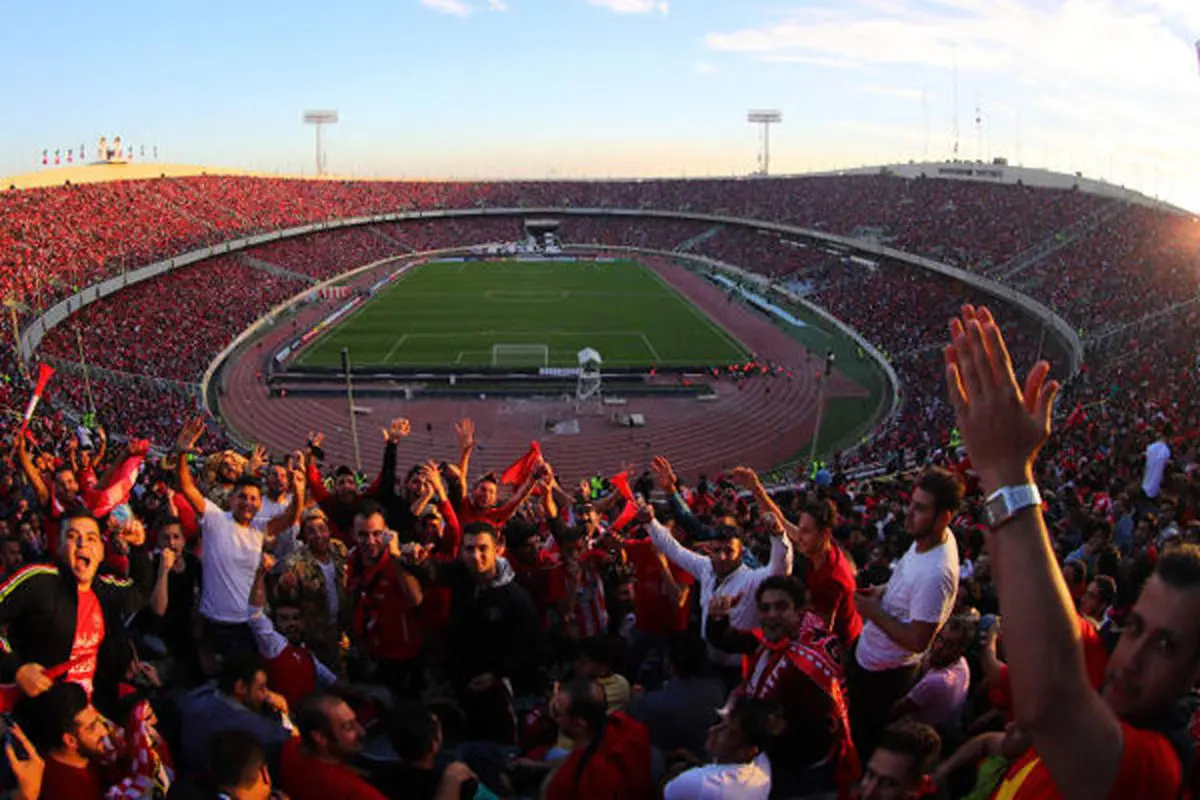 جو ورزشگاه آزادی الکتریکی است/ فوتبال ایرانی خلاقانه است