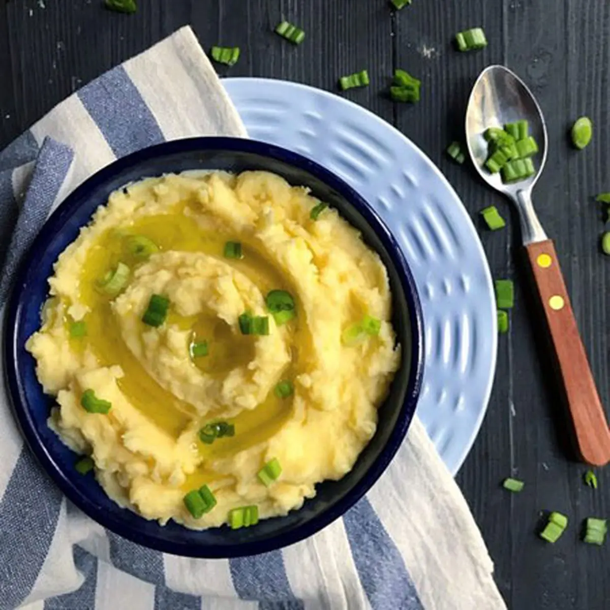 طرز تهیه پوره سیب زمینی با طعم خامه‌