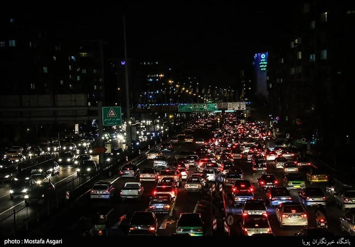 ترافیک در اتوبان تهران_ قم پرحجم است؛ رانندگان فاصله طولی را رعایت کنند