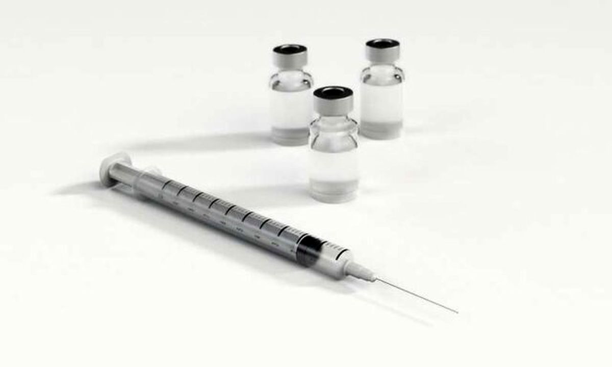 مردم دوز یادآور واکسن کرونا را تزریق کنند/ هر فرد ۱۶ نفر را مبتلا می‌کند