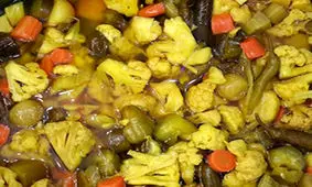 ویدئو/کشف یک کارخانه تولید ترشی و ادویه غیربهداشتی