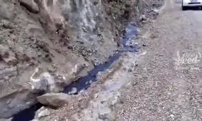 ویدئو/فوران نفت در کنار خیابان های مسجد سلیمان !