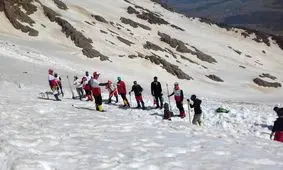 امداد رسانی نجاتگران آستارا و شفت به حادثه‌دیدگان کوهستان