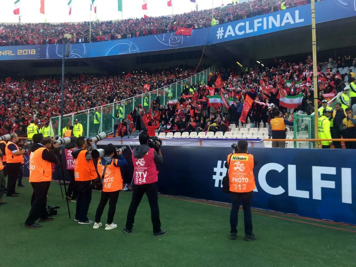 ویدیو/حضور بانوان سوژه عکاسان/تشویق ایسلندی با حضور بانوان ایرانی