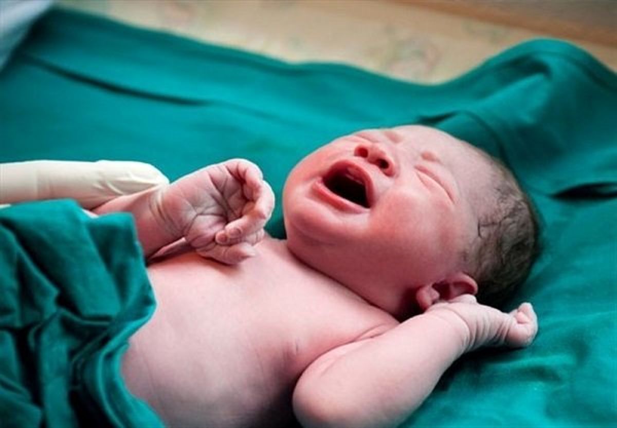 نوزاد دختر در آمبولانس اورژانس دزفول متولد شد