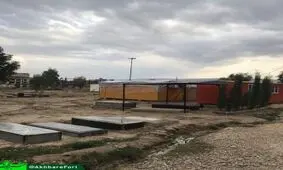 کانکس‌هایی در کنار قبرستان/ تعدادی از مردم سرپل ذهاب هنوز هم خانه ندارند