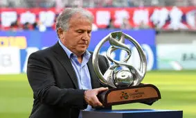 حضور زیکو در جشن قهرمانی کاشیما/ پرتاب اشیا به سمت داوران مسابقه!