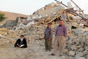 ویدئو/خبری از چهره‌ها و خیرین در روستای زلزله زده ما نیست