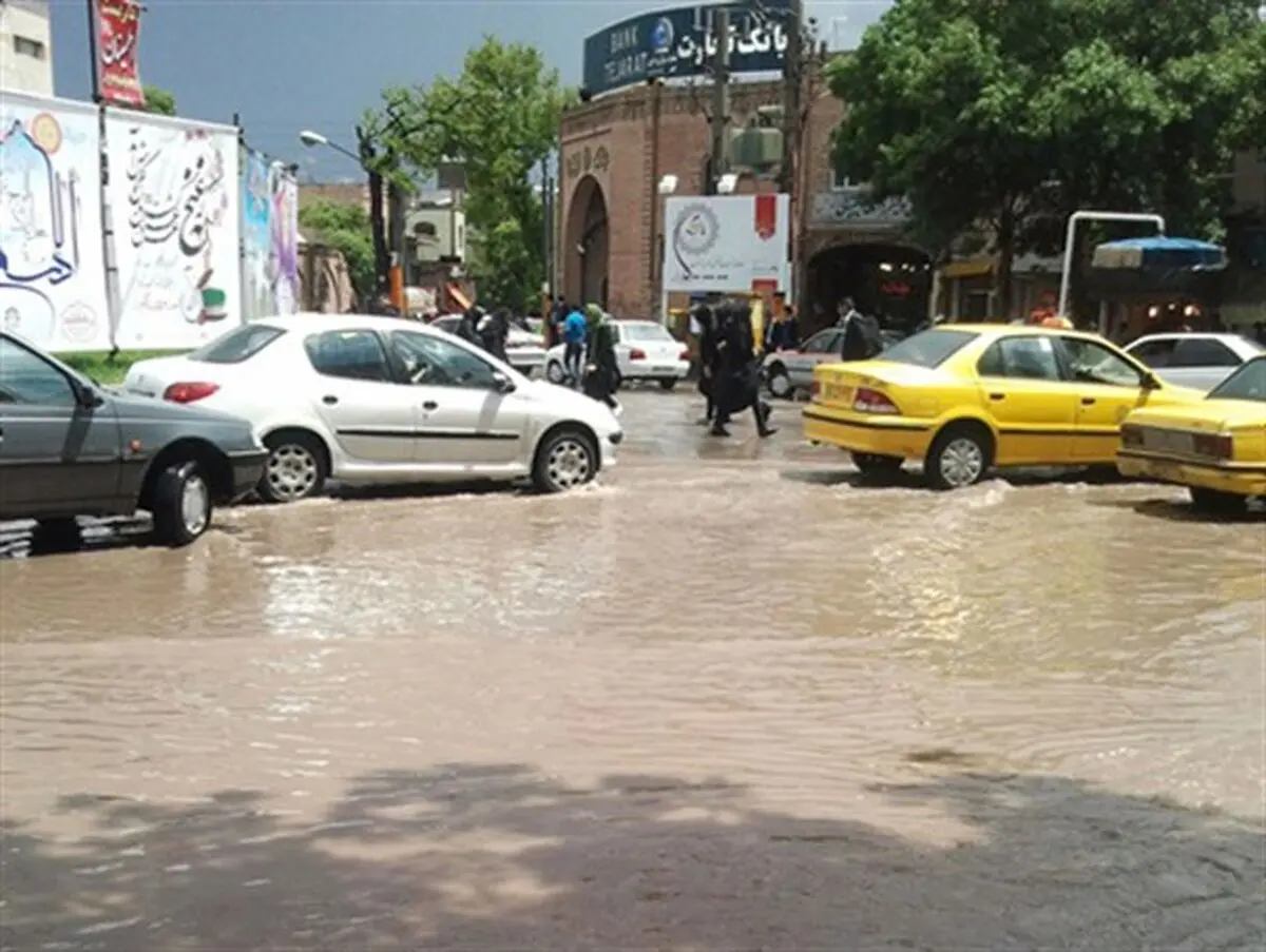 ویدئو/بارش شدید باران و آبگرفتگی معابر در فرمانیه تهران