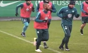 عکسی از اولین تمرین اشکان دژاگه با وولفسبورگ