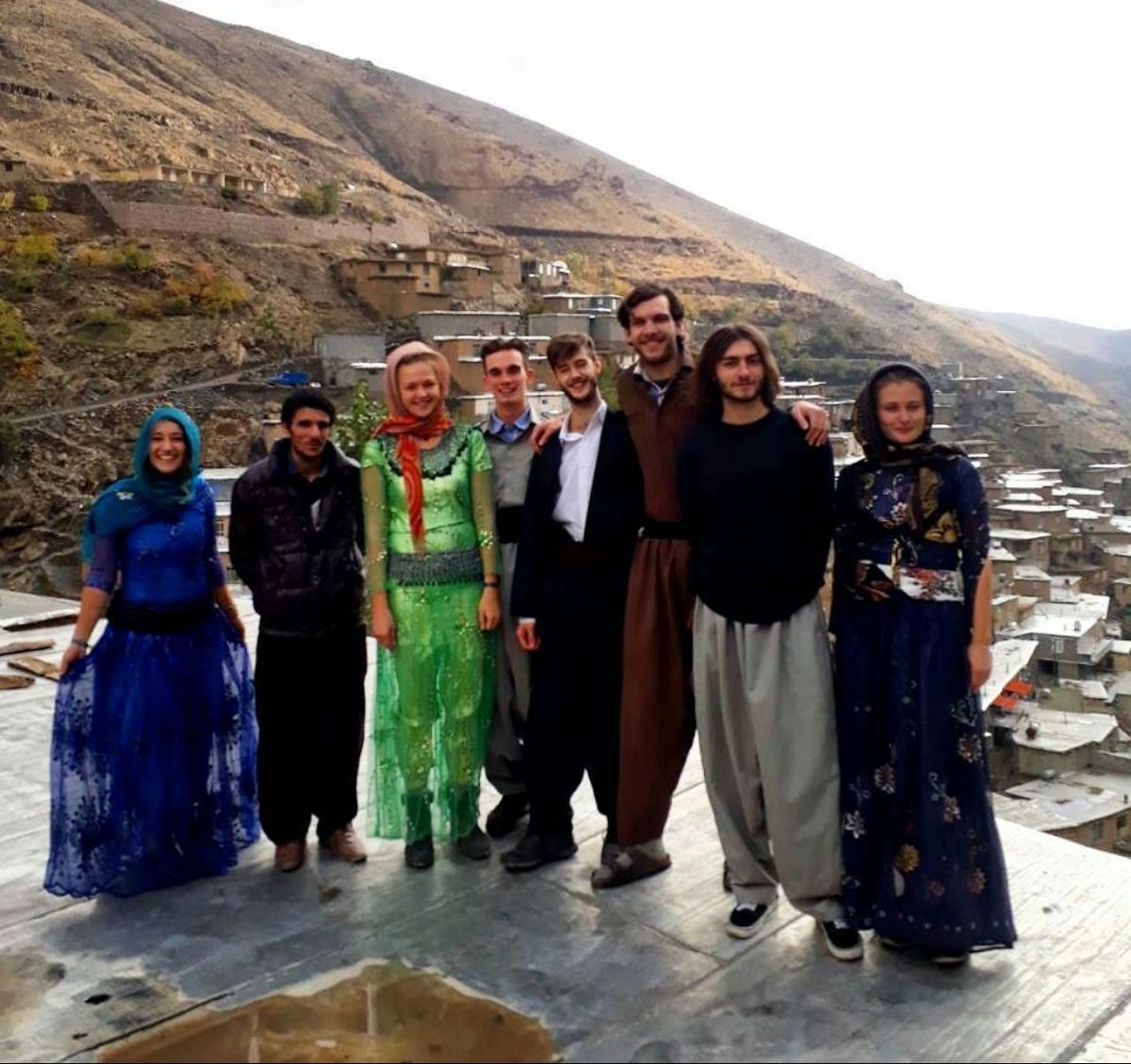 توریستهای آلمانی با لباس کردی