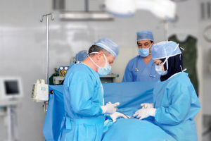 حکم شرعی عمل جراحی زیبایی زن توسط پزشک مرد