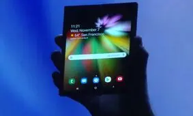 گوشی تاشدنی سامسونگ با قیمت عجیب عرضه می شود
