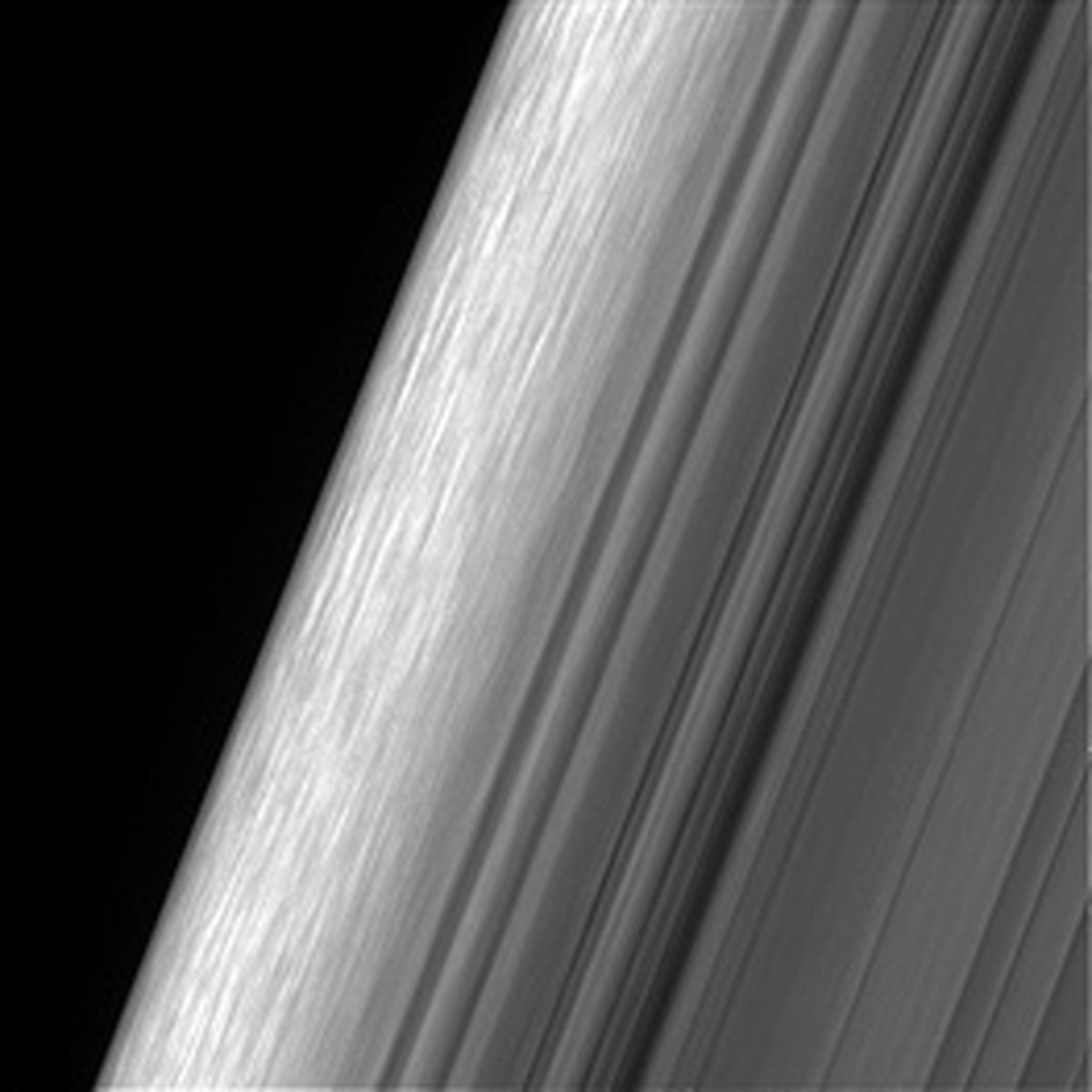 نزدیک‌ترین عکس گرفته شده از حلقه‌های زحل را ببینید/ارسال شده توسط فضاپیمای کاسینی