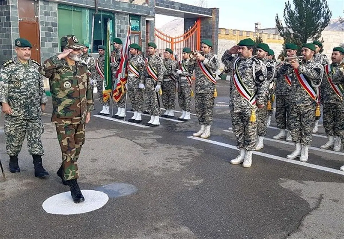 بازدید فرمانده کل ارتش از تیپ ۳۵ واکنش سریع نزاجا