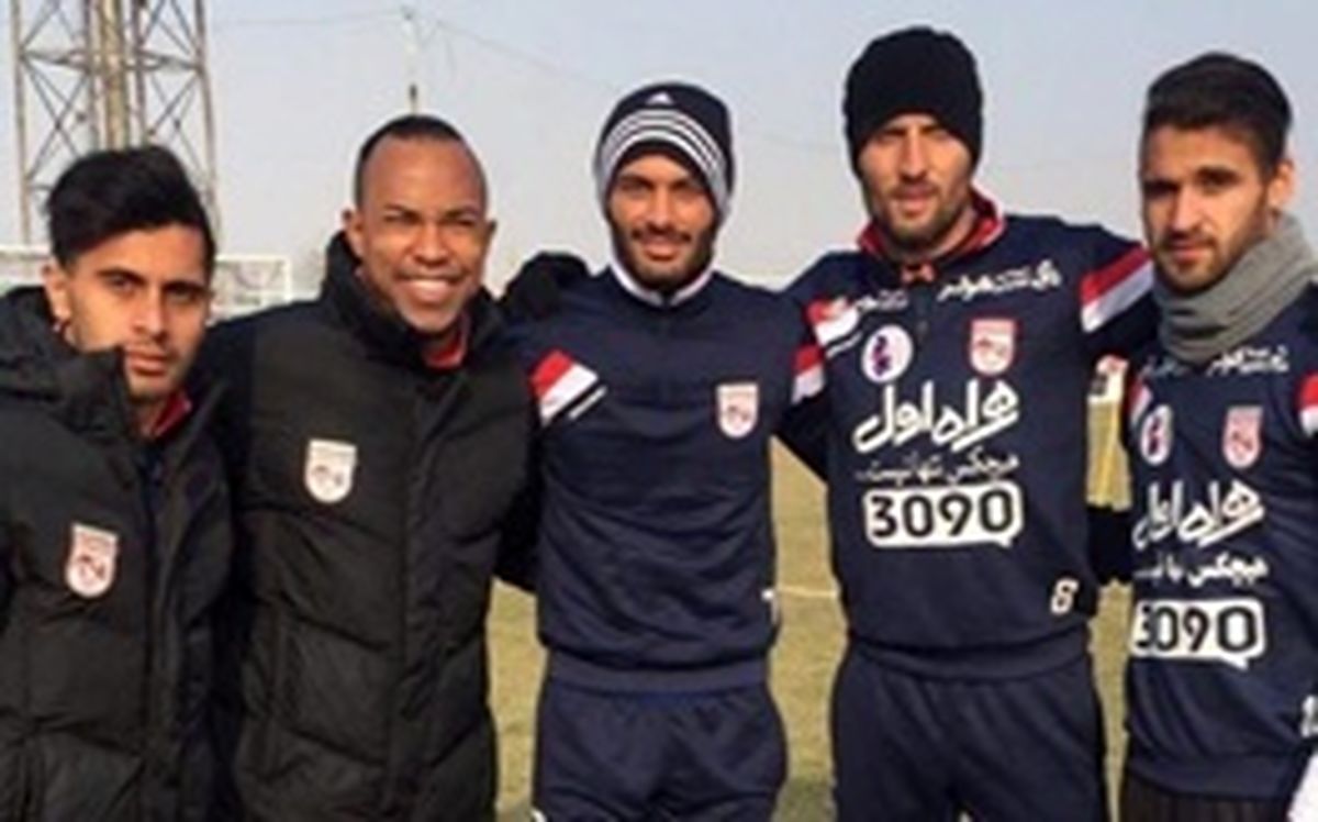 چهار پرسپولیسی سابق به سمت هواداران میروند