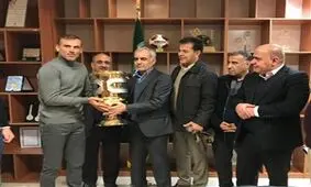 سوپرجام تحویل آقا کریم و سیدجلال شد