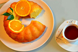 طرز تهیه کیک پرتقالی با سس کاراملی؛ عصرانه دلچسب پاییزی