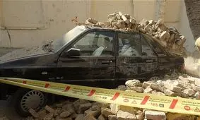 ریزش دیوار روی 5 خودرو در غرب تهران