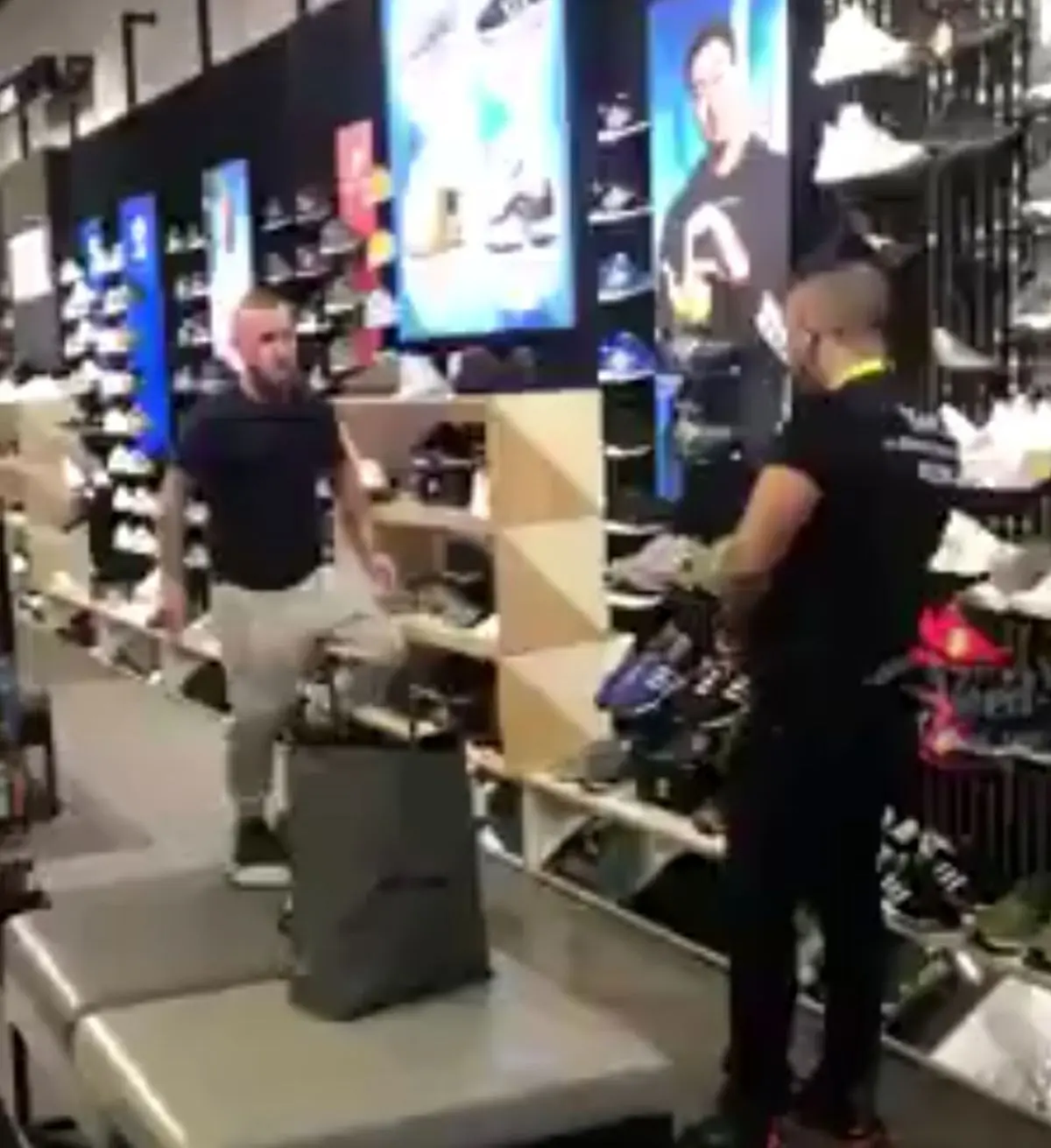 تست کفش ورزشی