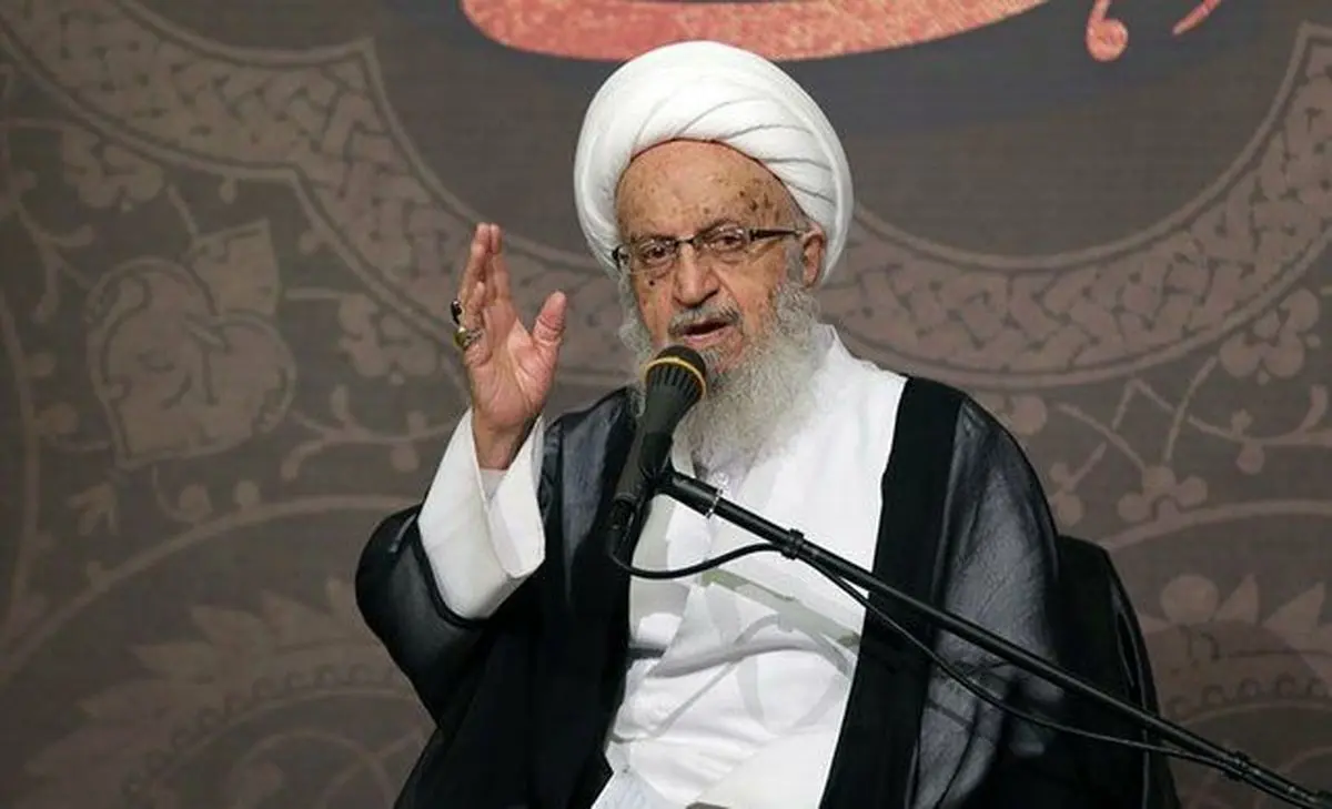 انتقاد آیت الله مکارم شیرازی از حضور زنان در ورزشگاه‌ها