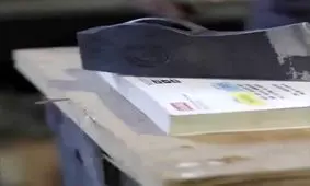 آزمایش کتاب و تبر