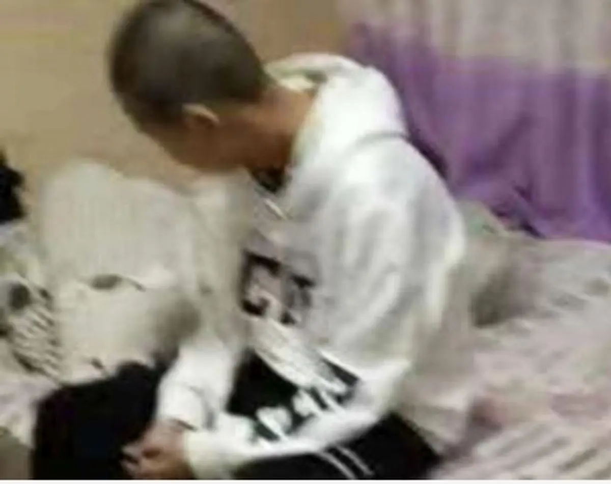 اجبار نوجوان به کوتاه کردن موی سر فاجعه آفرید ! + عکس