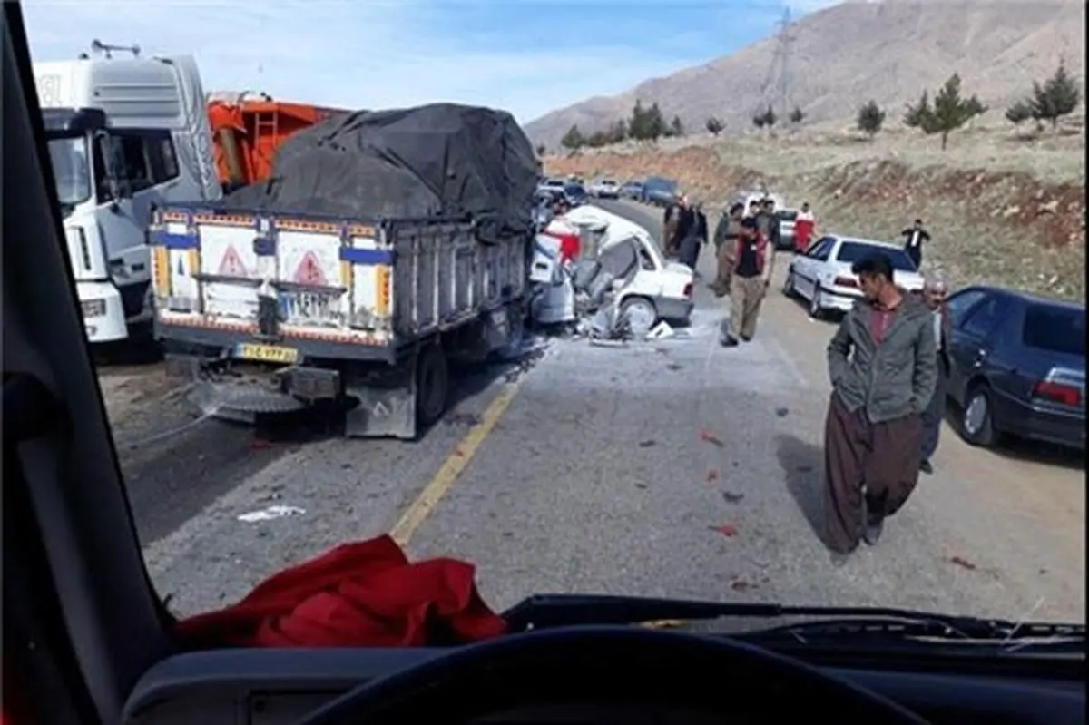 برخورد پژو و تریلی ۷ کشته بر جا گذاشت