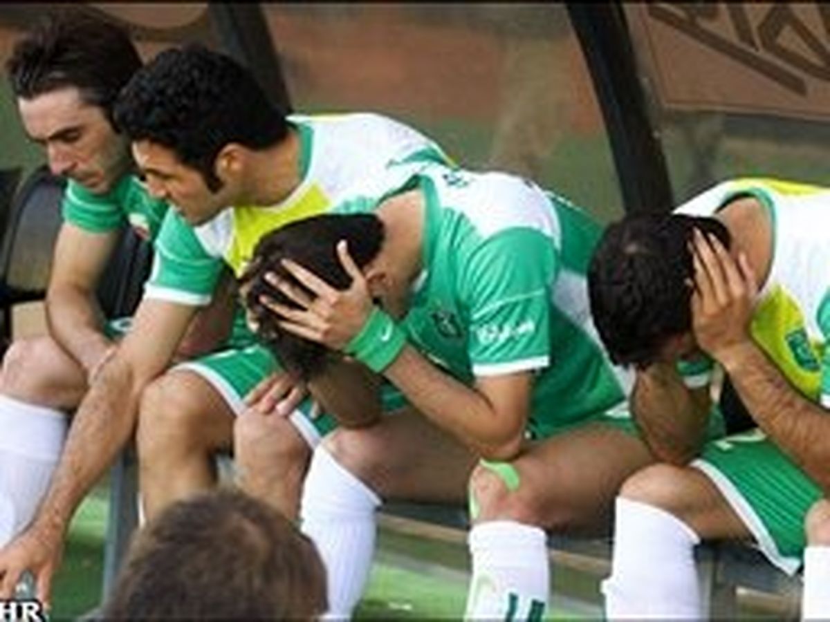 قهرمان سابق آسیا در آستانه سقوط به لیگ سه/ فیفا یقه پاس را گرفت!
