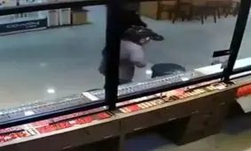 تنها اشتباه طلا فروشی که مغازه اش را ضد سرقت کرد