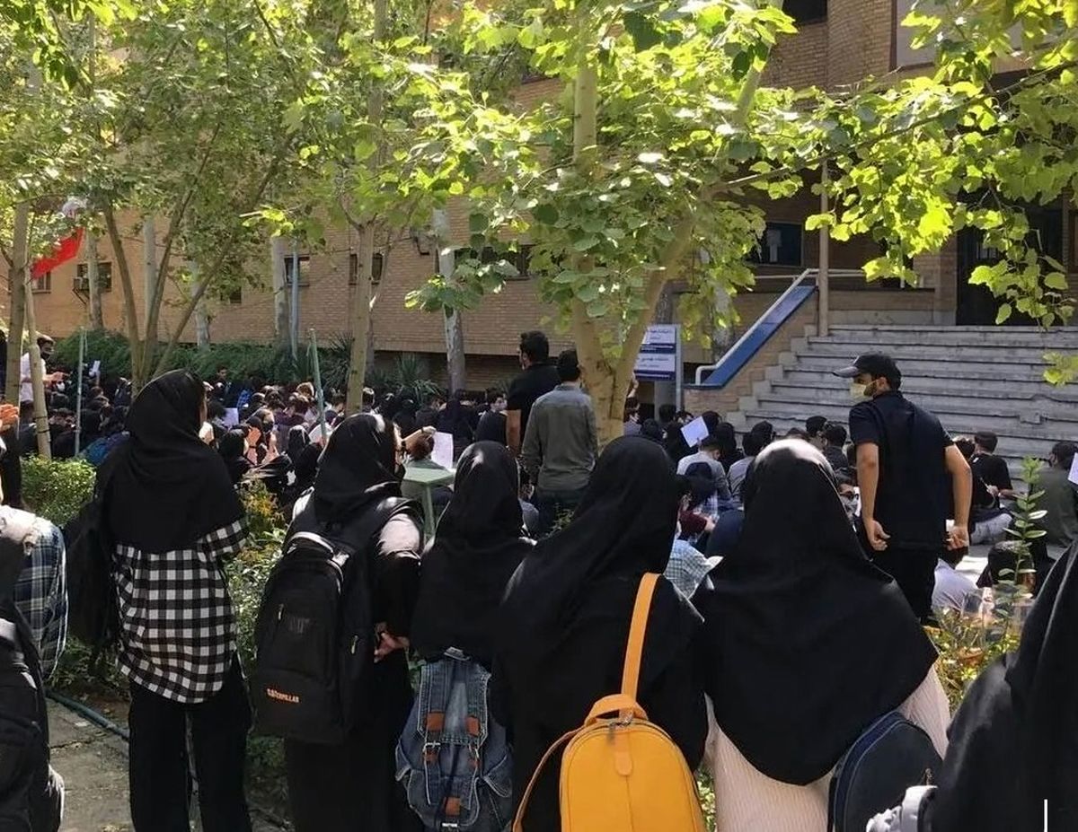 برگزاری اعتراضات دانشجویی در برخی دانشگاه ها همزمان با شروع رسمی سال تحصیلی