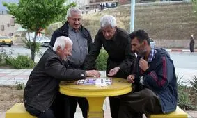 شهربازی پیرمردها در سنندج/ عکس
