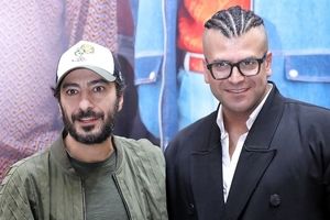 استقبال ایلامی ها از «نوید محمدزاده و روزبه حصاری»/ رقص کردی «نوید محمدزاده و روزبه حصاری» در ایلام/ ویدئو