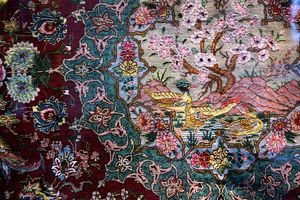 قالی‌های دستبافت ایرانی مزیت رقابتی خود را در جهان حفظ کرده‌ است