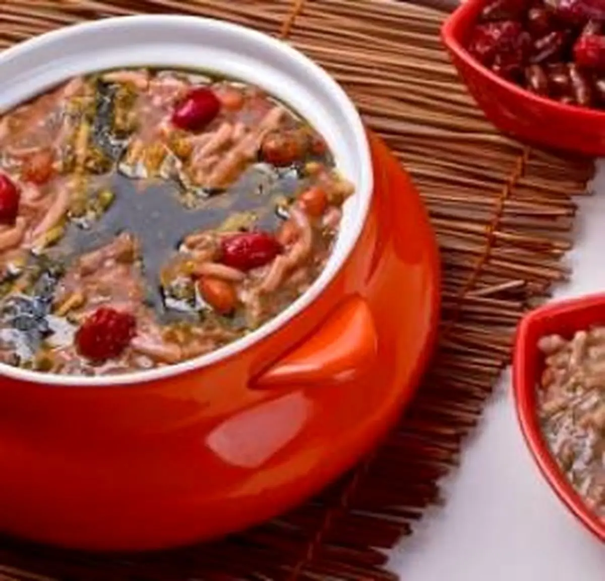 طرز تهیه آش زغال اخته ترش و خوشمزه