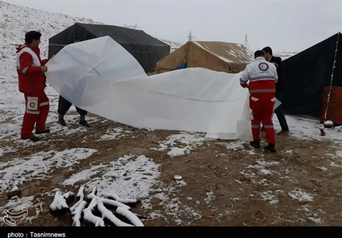 ۴۱ خانوار عشایری گرفتار در برف نجات یافتند