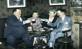 لورل و هاردی در کنار همسرانشان